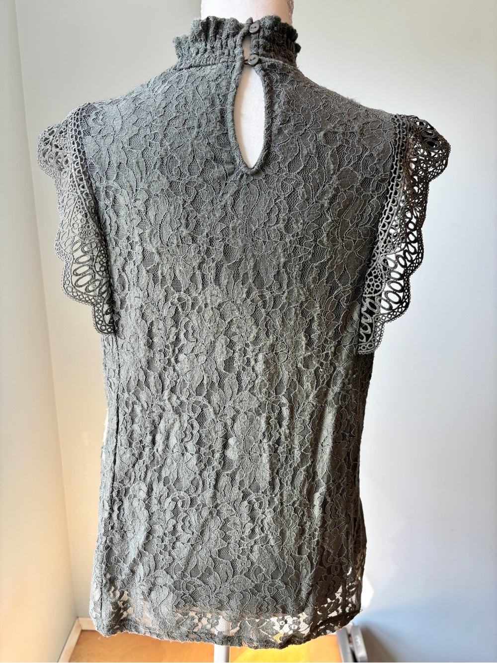 Cable & Gauge Moss Green Lace Mock Neck Camisole Tank Top - Picture 2 of 6